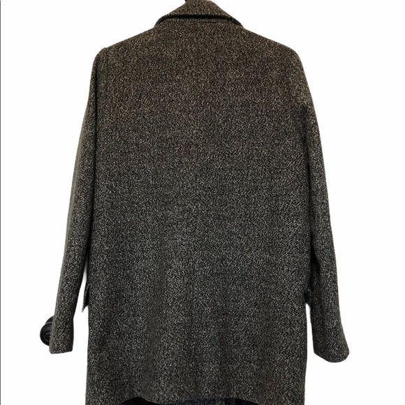 Woman’s Winter Coat - Picture 2 of 3